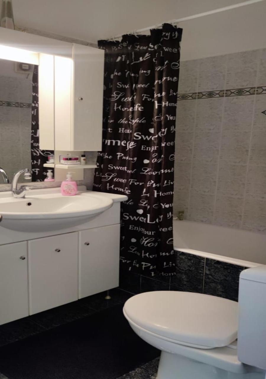 Apartment In A Quiet Location. Афіни Екстер'єр фото