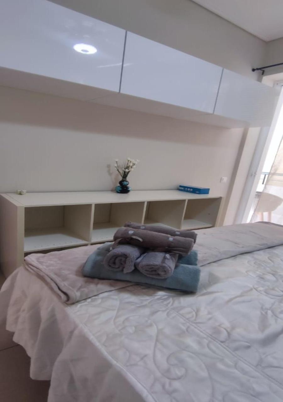 Apartment In A Quiet Location. Афіни Екстер'єр фото